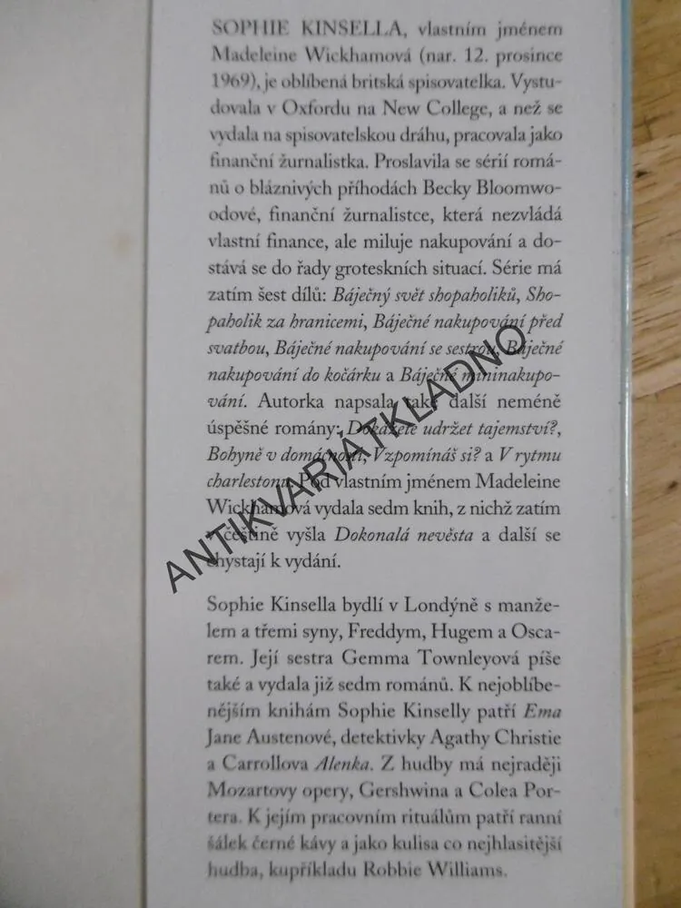 LÁSKA NA ZAVOLANOU, SOPHIE KINSELLA, **an