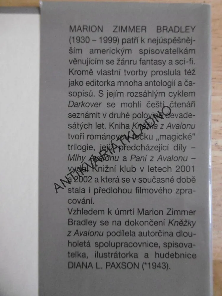 KNĚŽKA Z AVALONU, MARION ZIMMER BRADLEY, DIANA L. PAXSON, **an
