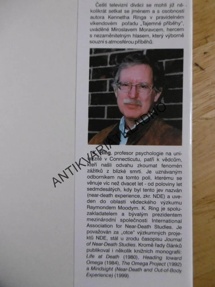 POSELSTVÍ SVĚTLA, KENNETH RING, **an