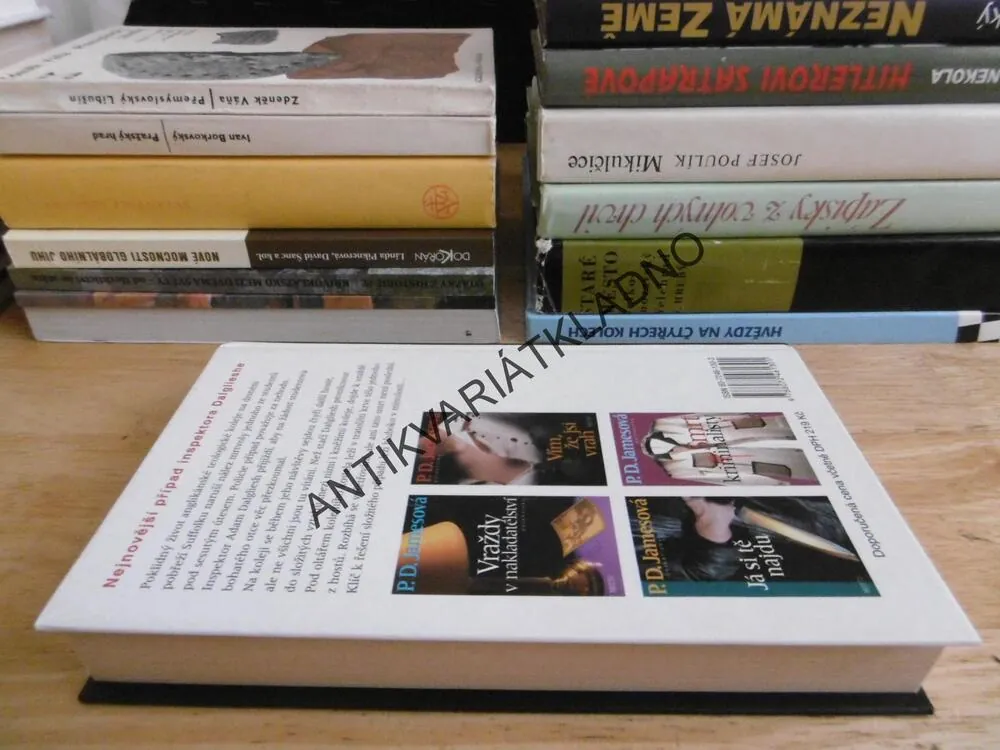 SMRT V SUTANĚ, P.D.JAMESOVÁ,**an
