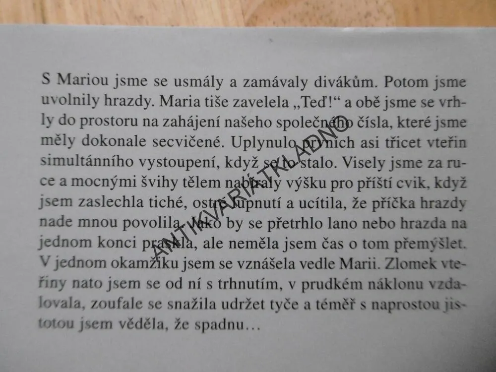 PODVRŽENÉ DÍTĚ, MADELEINE BRENT, **an