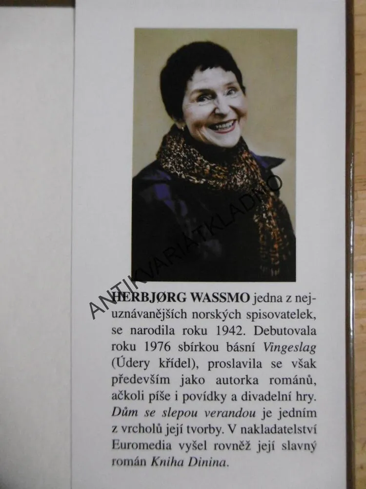 DŮM SE SLEPOU VERANDOU, HERBJORG WASSMO, **an