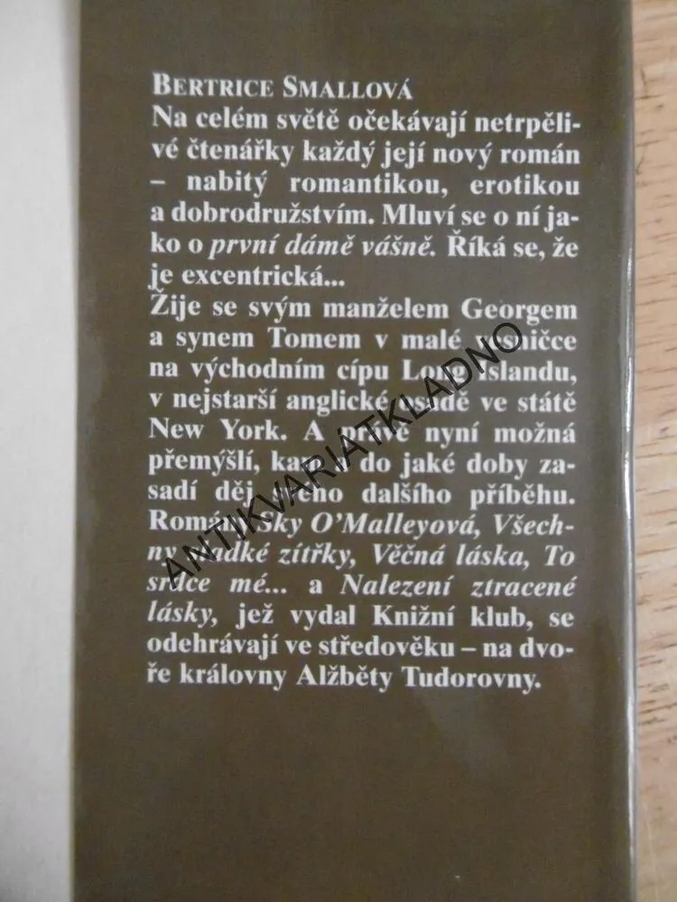 DIVOKÁ JASMÍNA, BERTRICE SMALLOVÁ, **an