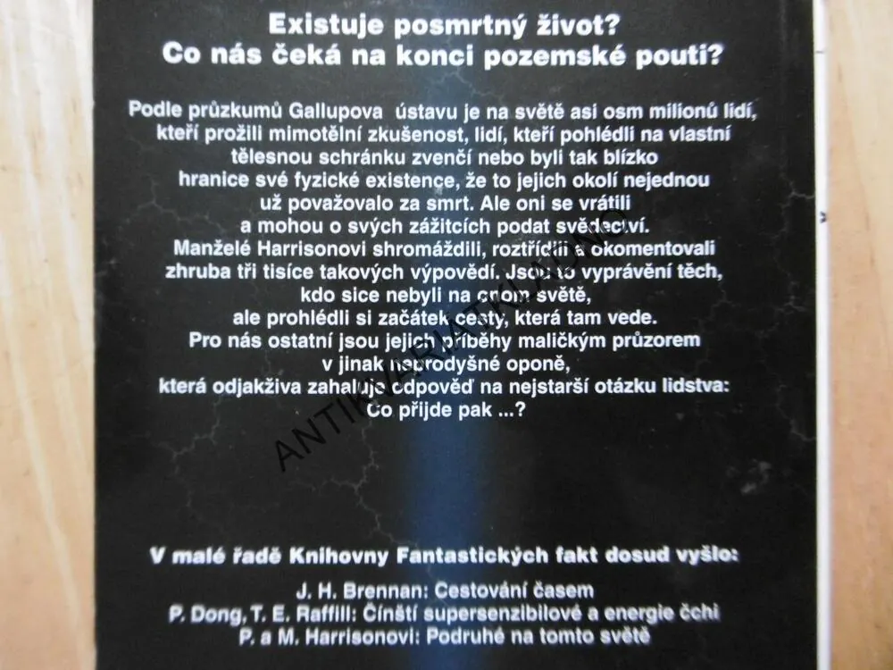 NA PRAHU ONOHO SVĚTA, PETER A MARY HARRISONOVI, **an