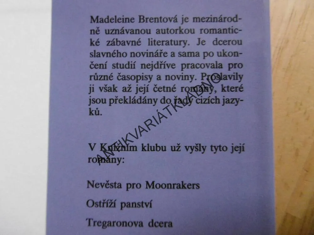 DĚDICTVÍ STÍNŮ, MADELAINE BRENTOVÁ, **an