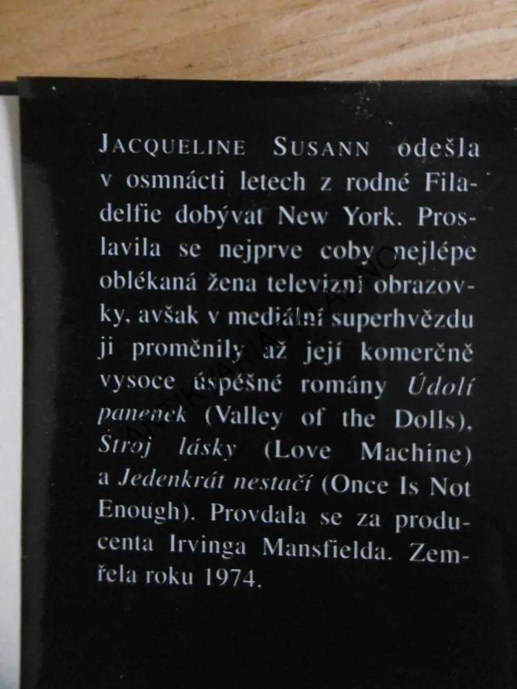STROJ LÁSKY, JACQUELINE SUSANN, **an