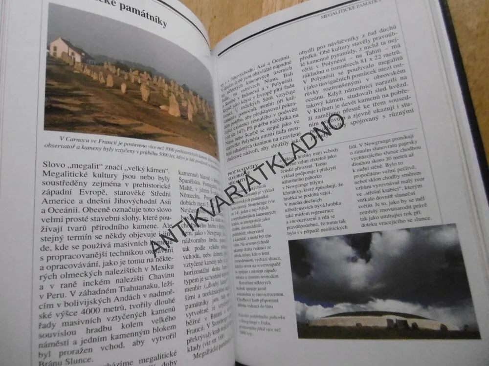 POSVÁTNÉ STAVBY, CAROLINE HUMPHREY, **an