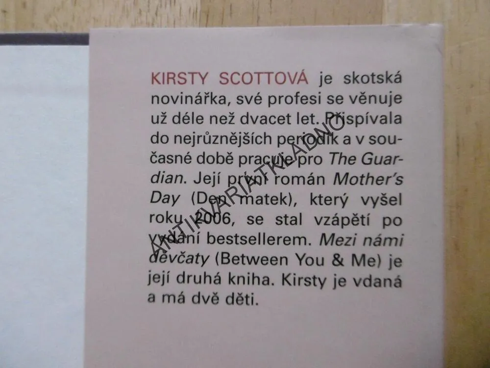 MEZI NÁMI DĚVČATY, KRISTY SCOTTOVÁ, **an
