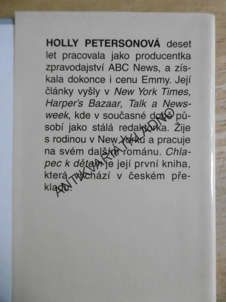 CHLAPEC K DĚTEM, HOLLY PETERSONOVÁ, **an
