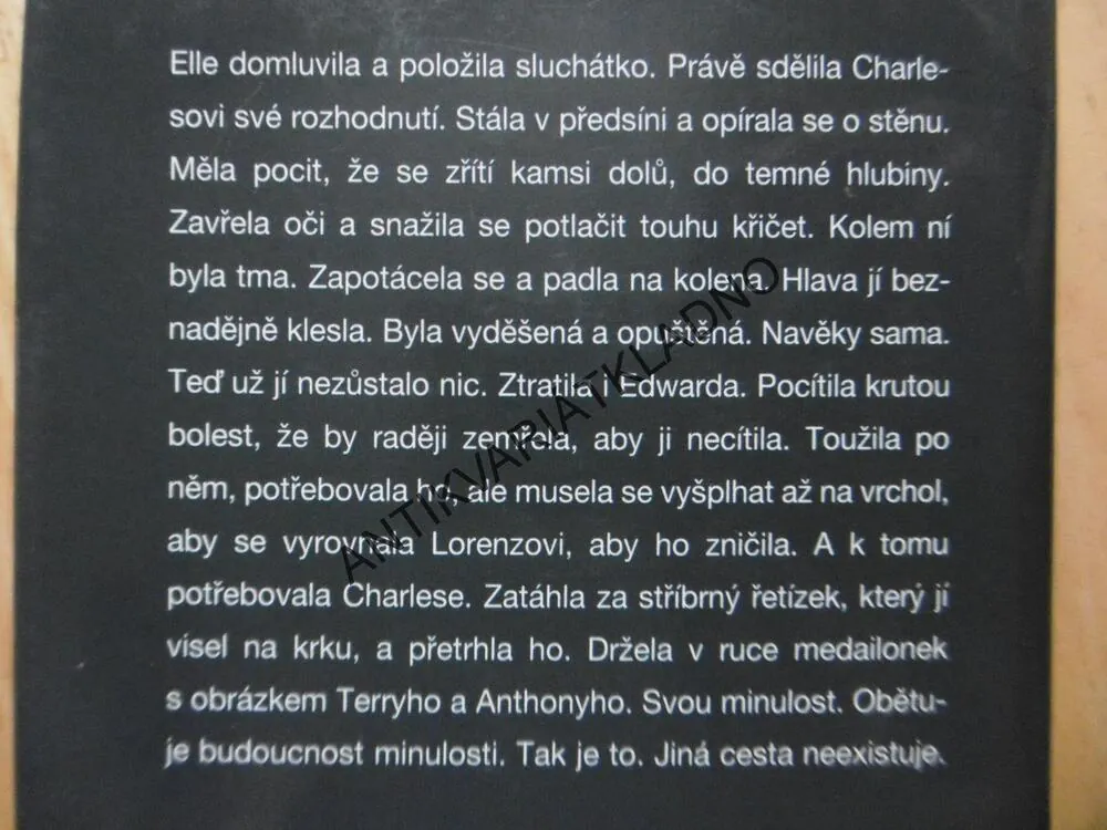 ELLE, MARIA BARETTOVÁ, **an