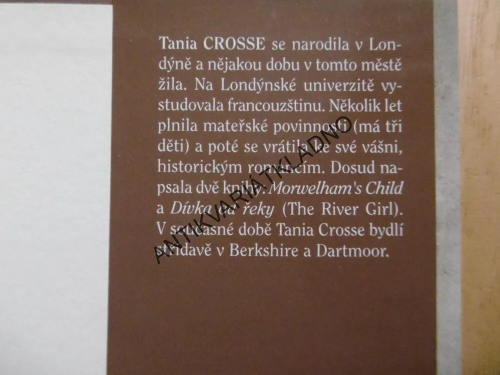 DÍVKA OD ŘEKY, TANIA CROSSE, **an