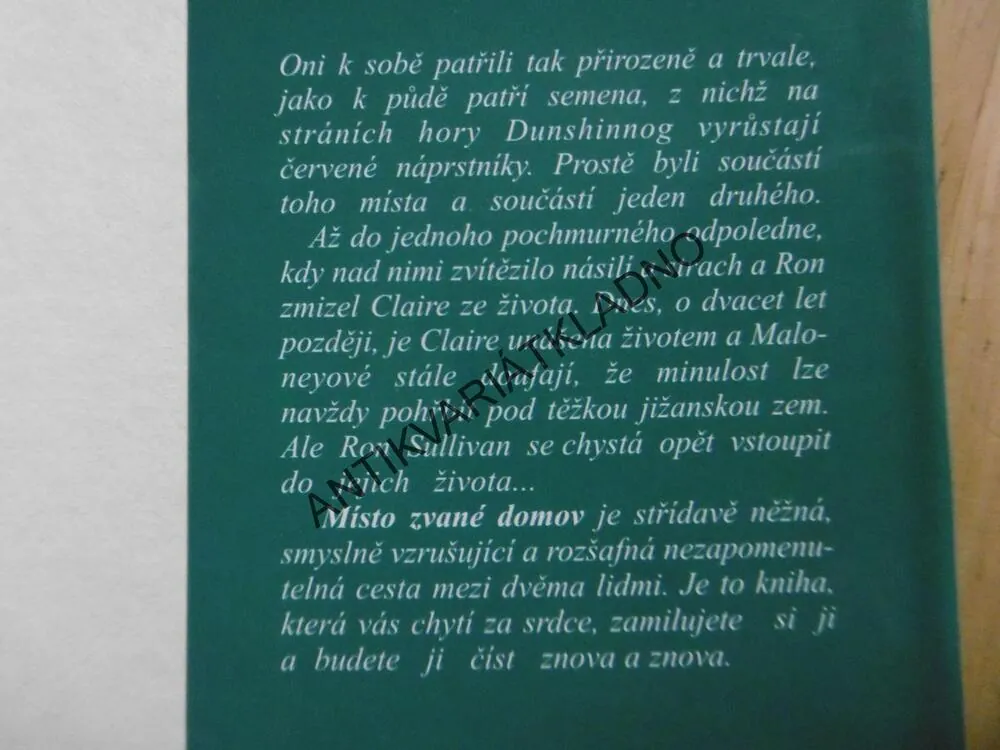 MÍSTO ZVANÉ DOMOV, DEBORAH SMITH, **an