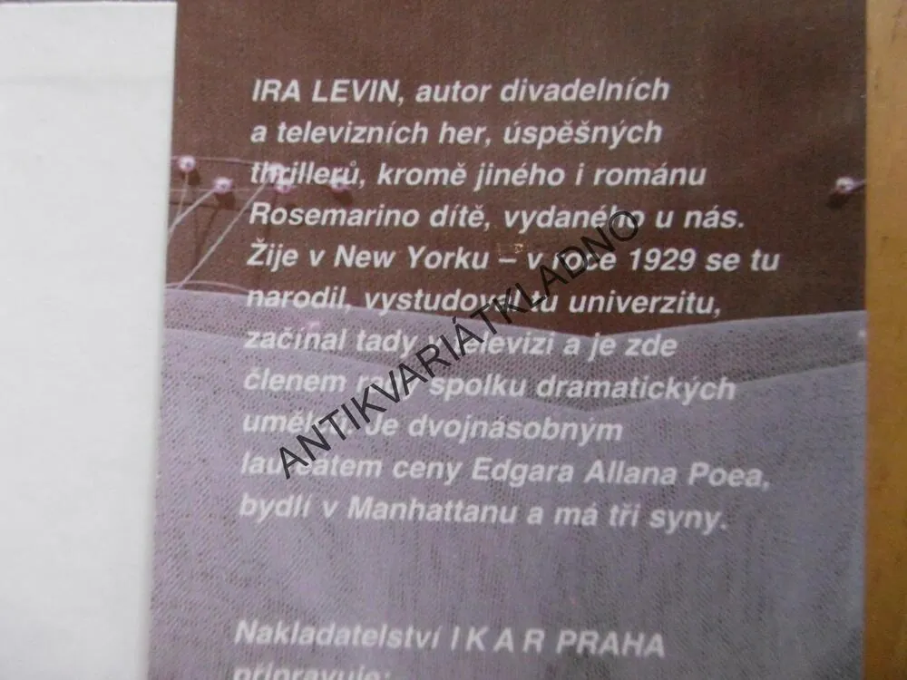 POLIB MNE A ZEMŘEŠ, IRA LEVIN, **an