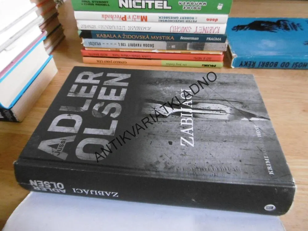 ZABIJÁCI, JUSSI ADLER-OLSEN, **an