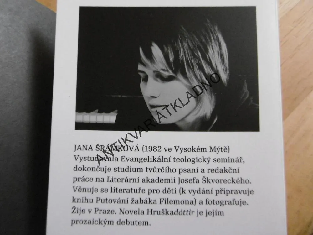HRUŠKADÓTTIR, JANA ŠRÁMKOVÁ, **an