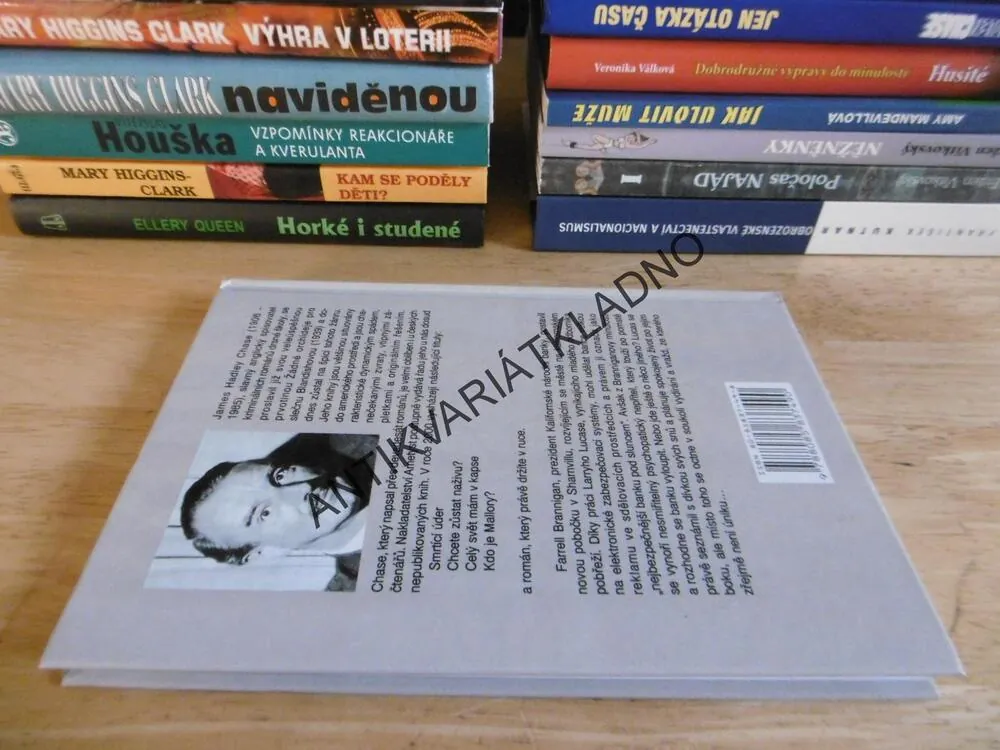 KDO SE SMĚJE NAPOSLED, JAMES HADLEY CHASE, **an