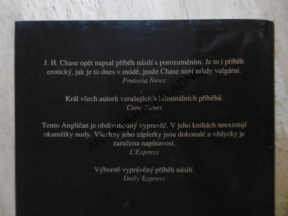 PIKSLA ČERVŮ, JAMES HADLEY CHASE, **an
