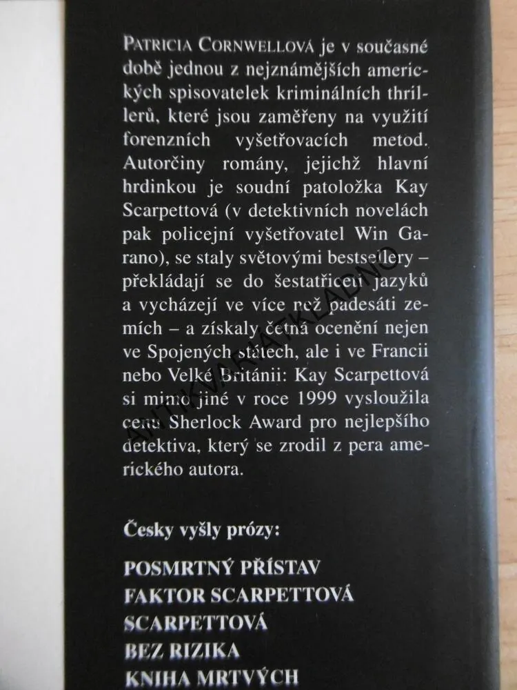 MRTVÁ BEZE JMÉNA, PATRICIA CORNWELLOVÁ, **an
