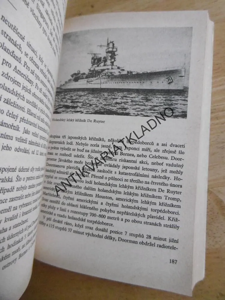 PACIFIK V PLAMENECH, MILOŠ HUBÁČEK, **an