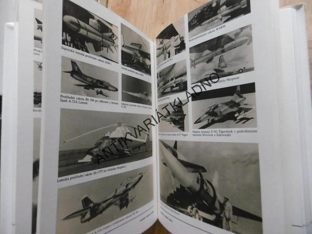 VOJENSKÉ RAKETY, JIŘÍ KROULÍK, BEDŘICH RŮŽIČKA, STAV VIZ POPIS **an