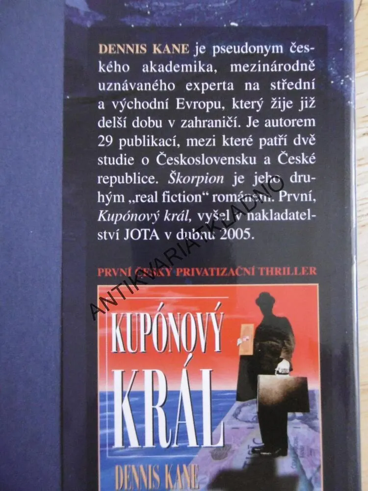ŠKORPION, DENNIS KANE, **an