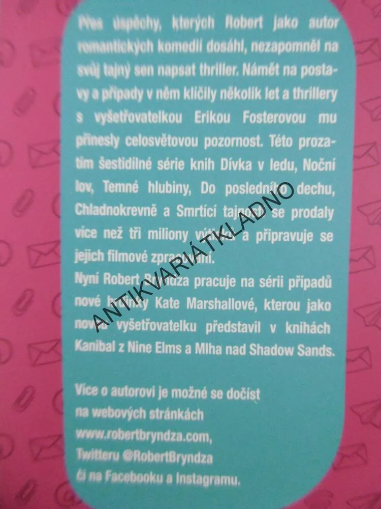 NE TAK ÚPLNĚ SOUKROMÉ E-MAILY COCO PINCHARDOVÉ, ROBERT BRYNDZA, **an