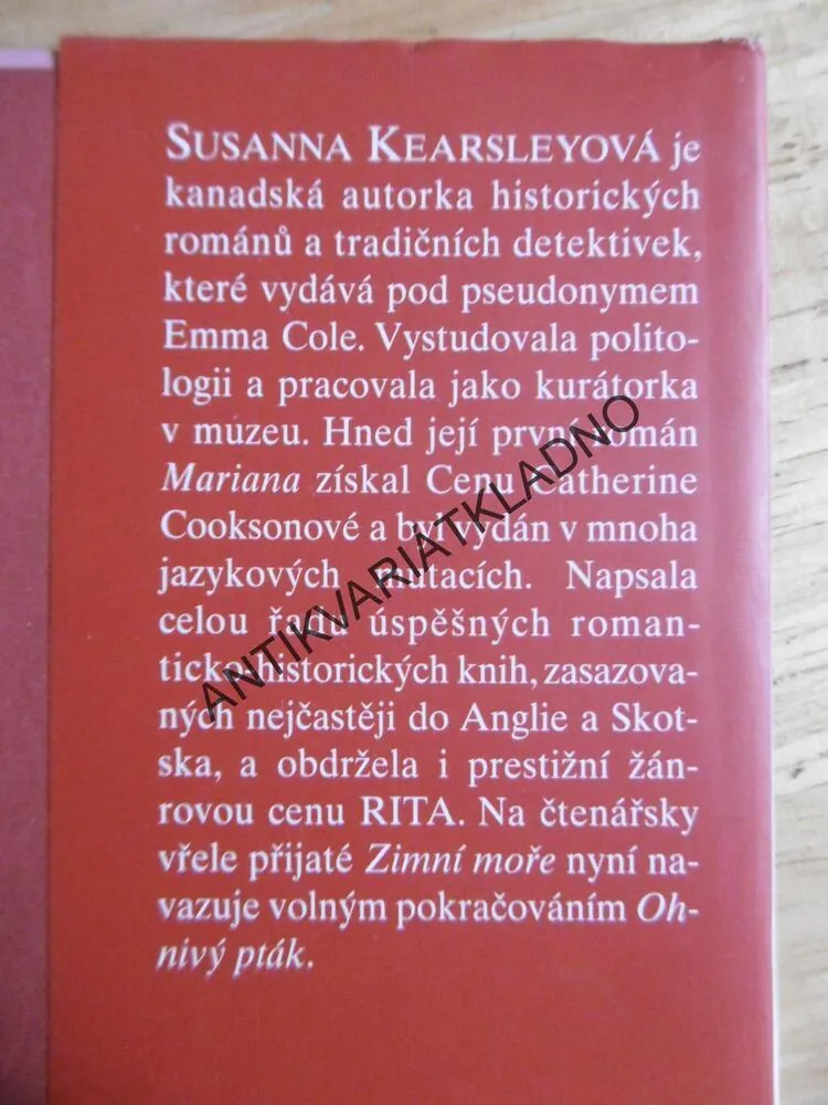 OHNIVÝ PTÁK, SUSANNA KEARSLEYOVÁ, **an