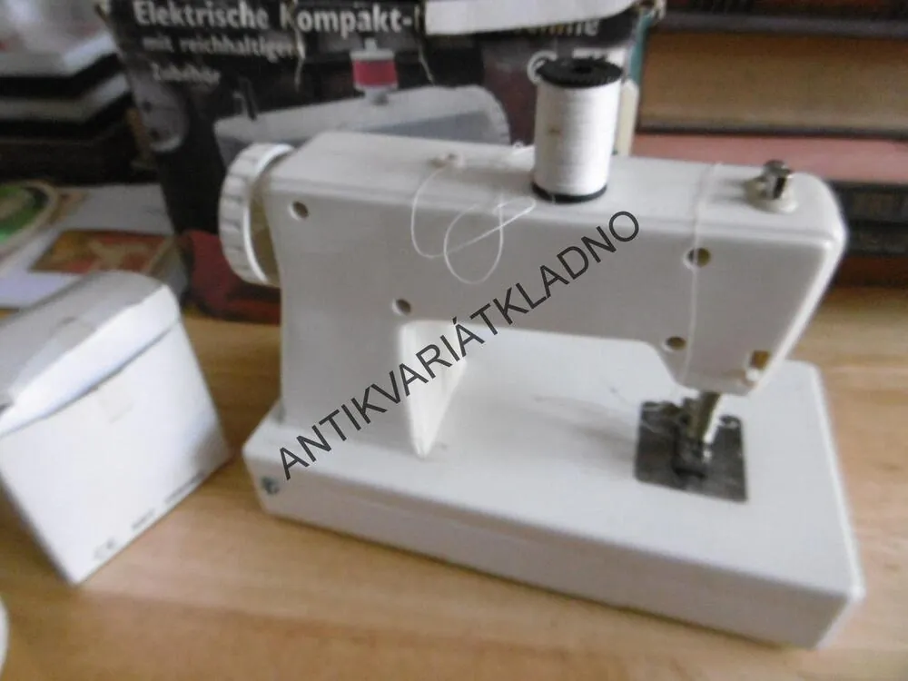 MALÝ ŠICÍ STROJ EASY STITCH, NĚMECKO,  