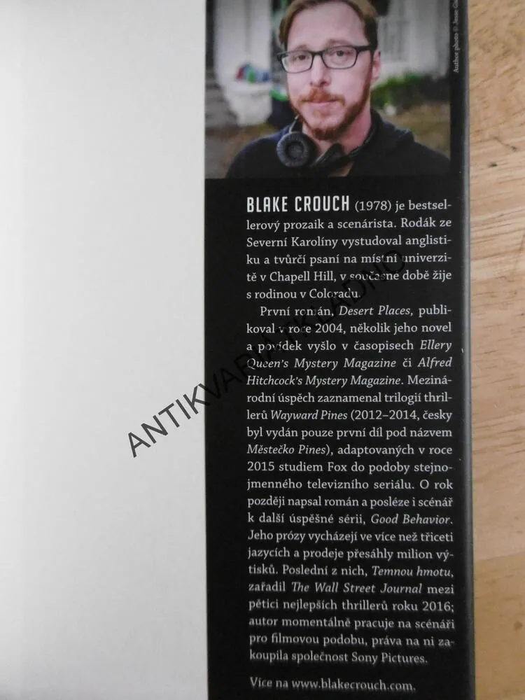 TEMNÁ HMOTA, BLAKE CROUCH, **an