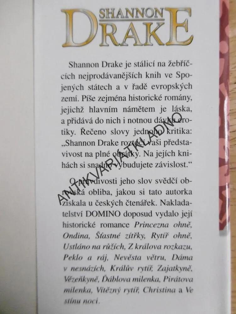 ZRÁDCE, SHANNON DRAKE, **an