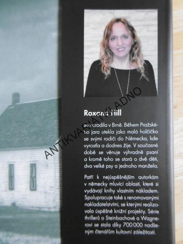 DUŠE MRTVÝCH NEMLUVÍ, ROXANN HILL, **an