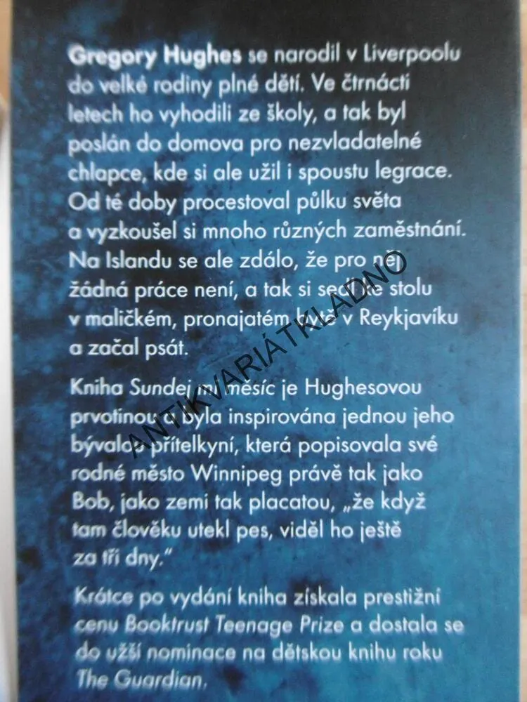 SUNDEJ MI MĚSÍC, GREGORY HUGHES, **an