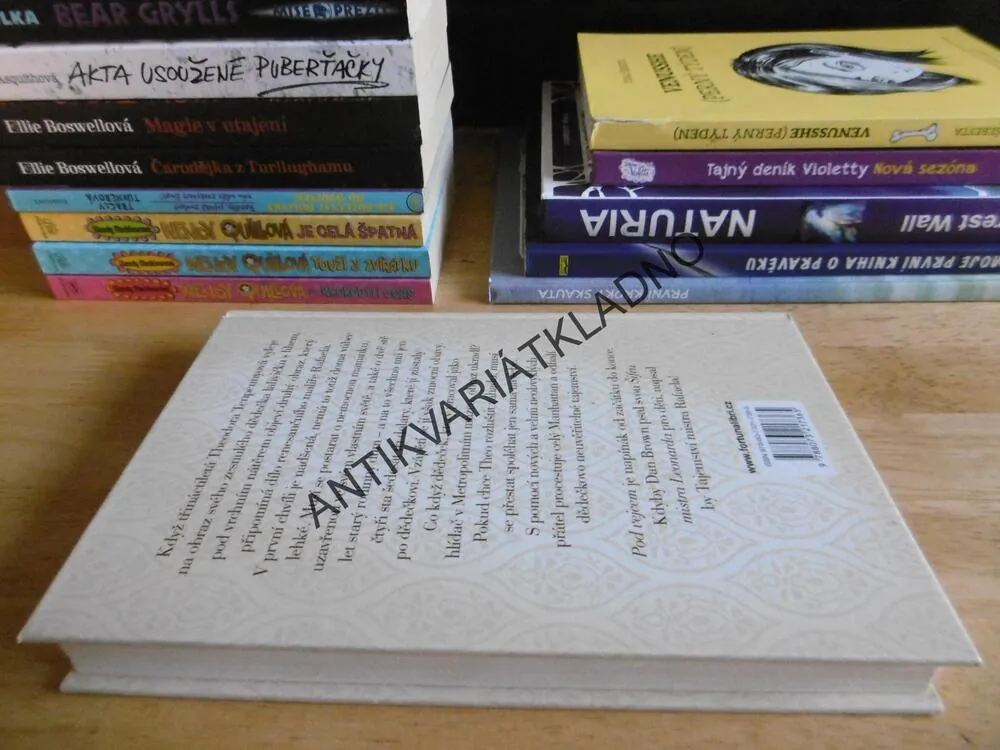 POD VEJCEM, TAJEMSTVÍ MISTRA RAFAELA, LAURA MARX FITZGERALDOVÁ, **an