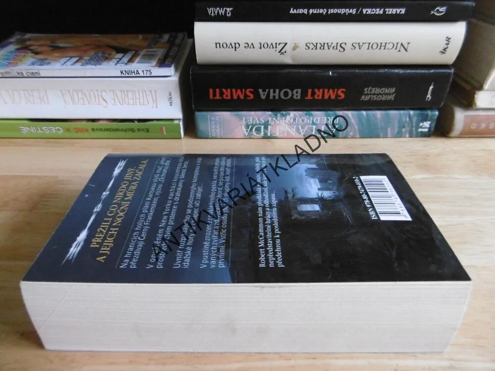 MASKY APOKALYPSY, ROBERT MCCAMMON, **an