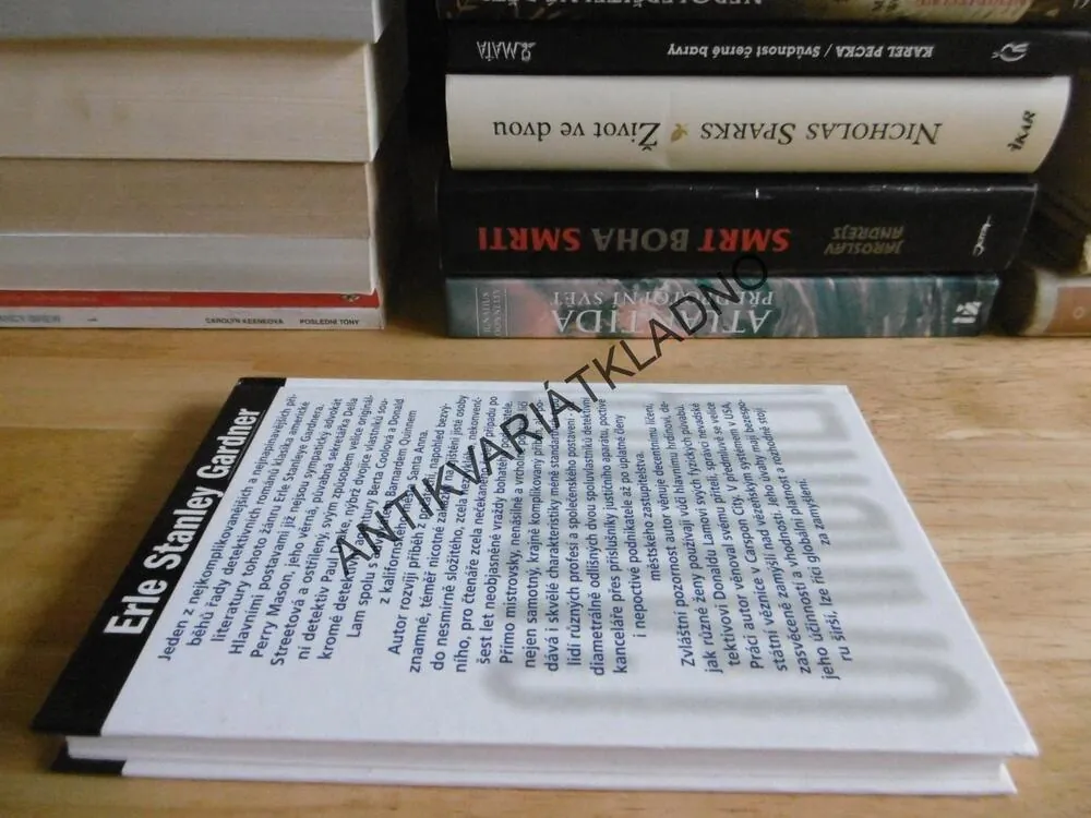 NEBEZPEČNÉ KŘIVKY, ERLE STANLEY GARDNER, **an