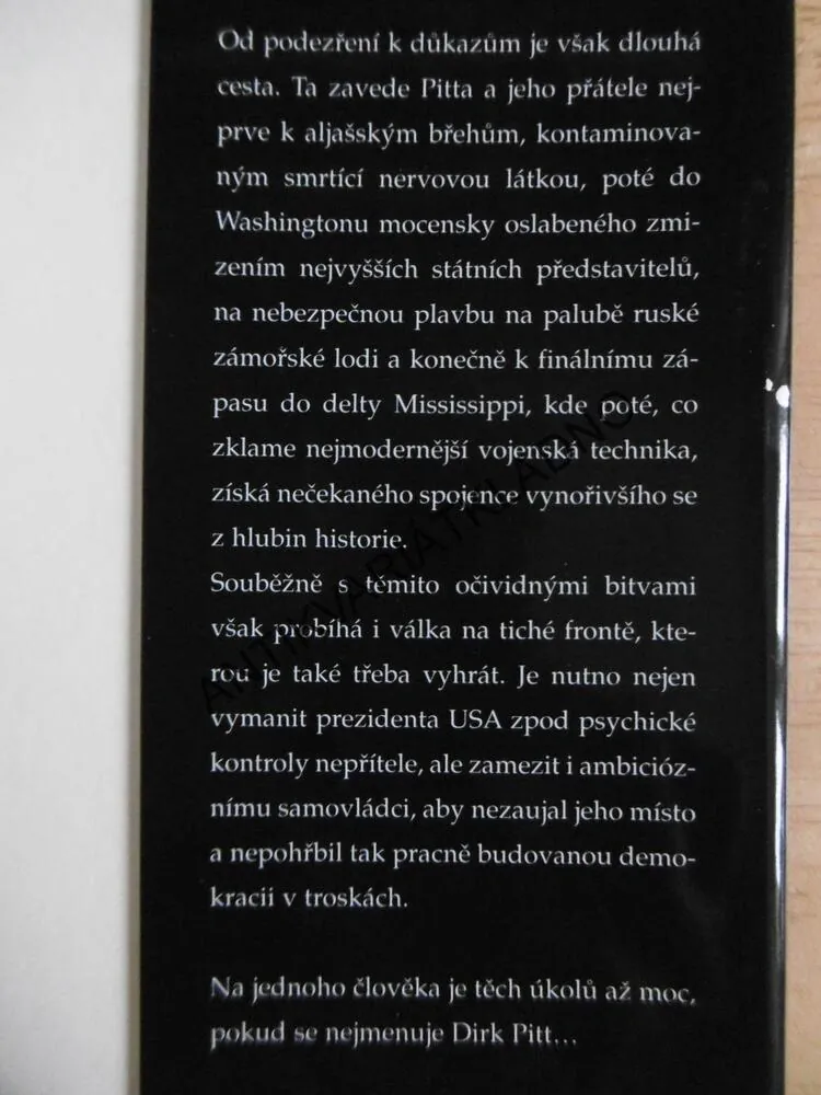 HŘBITOV POD HLADINOU, CLIVE CUSSLER, **an
