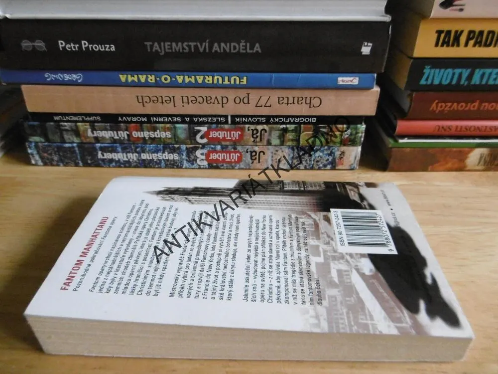 FANTOM MANHATTANU, FREDERICK FORSYTH, **an