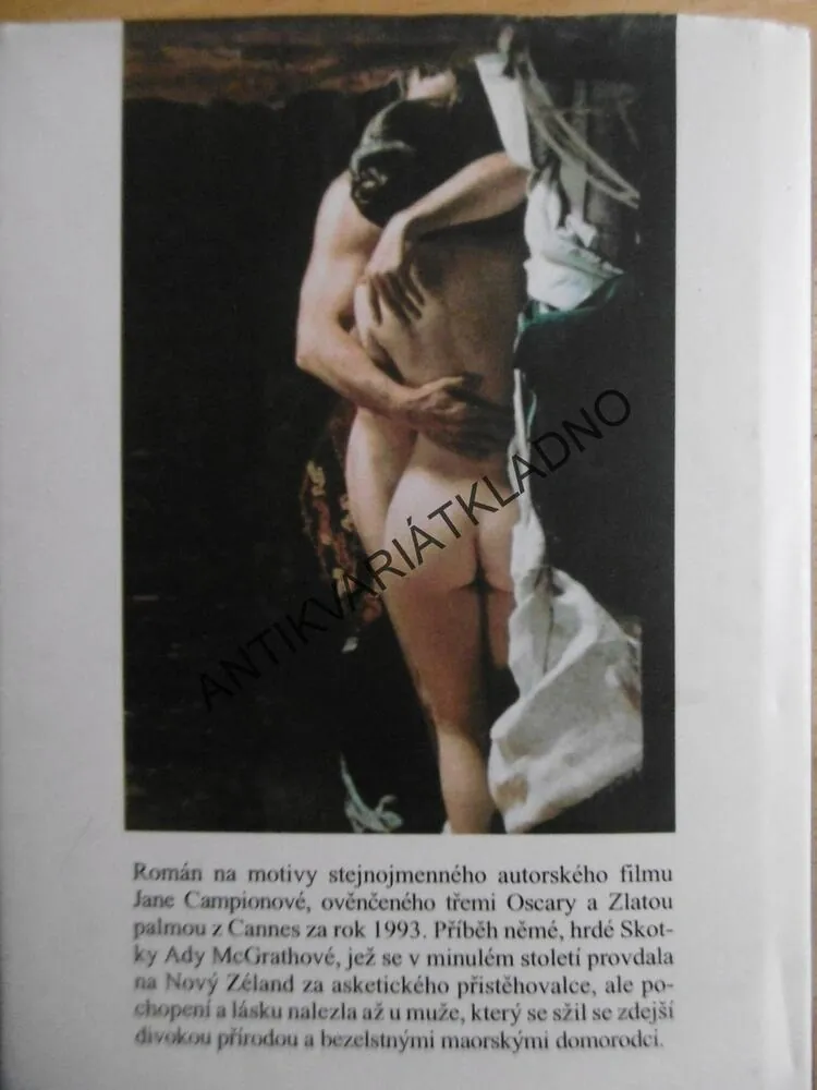 PIANO, JANE CAMPIONOVÁ, KATE PULLINGEROVÁ, **an