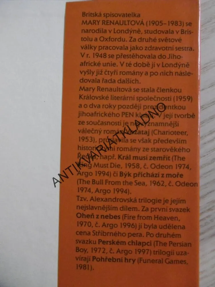 POHŘEBNÍ HRY, MARY RENAULTOVÁ, **an