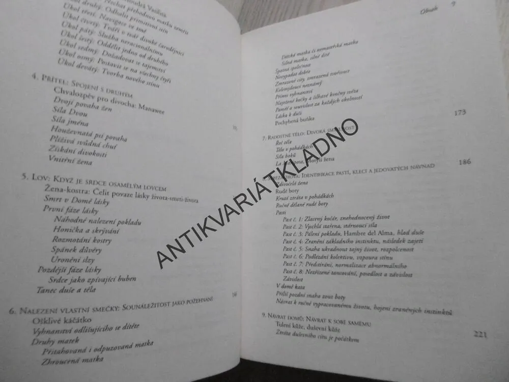 ŽENY, KTERÉ BĚHALY S VLKY, CLARISSA PINKOLA ESTÉS, **an