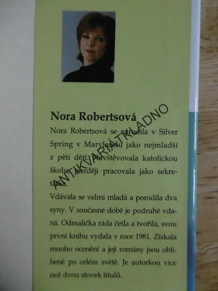 MODRÁ JIŘINA, NORA ROBERTSOVÁ, **an