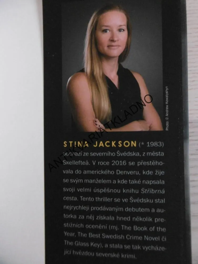 PUSTINA, STINA JACKSON, **an