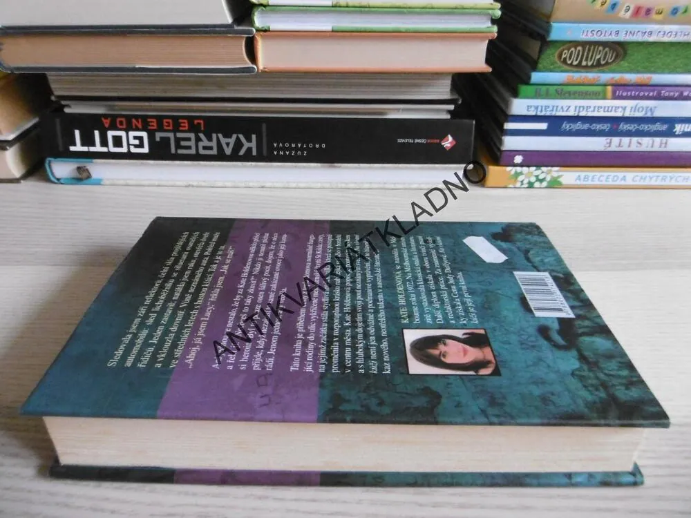 NA VLASTNÍ KŮŽI, KATE HOLDENOVÁ, DROGY, **an