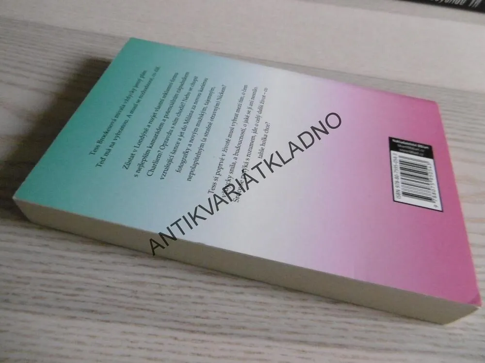 CO TA HOLKA CHCE? LINDSEY KELKOVÁ, **an