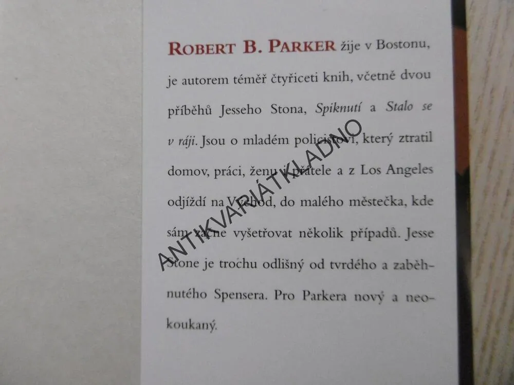 SMRT V RÁJI, ROBERT B. PARKER, **an