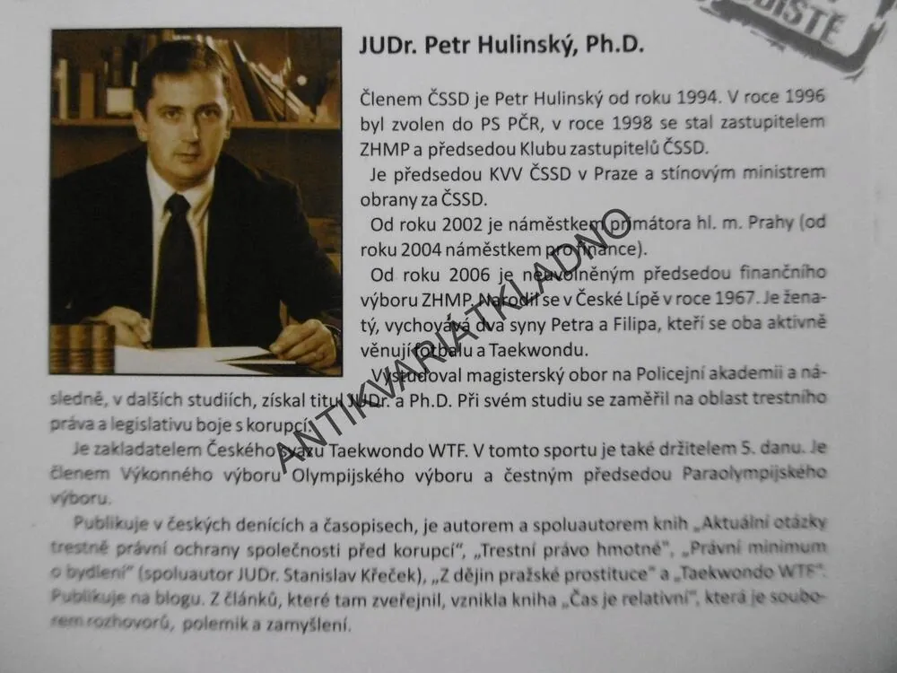 PRŮVODCE ÚŘEDNÍM BLUDIŠTEM, PETR HULÍNSKÝ, **an