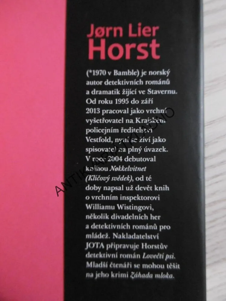 NA ZIMU ZAVŘENO, JORN LIER HORST, ** an