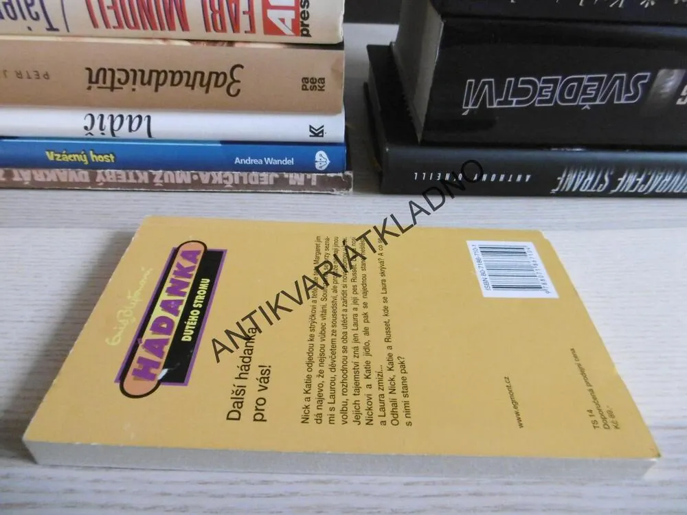 HÁDANKA DUTÉHO STROMU, ENID BLYTONOVÁ, **an