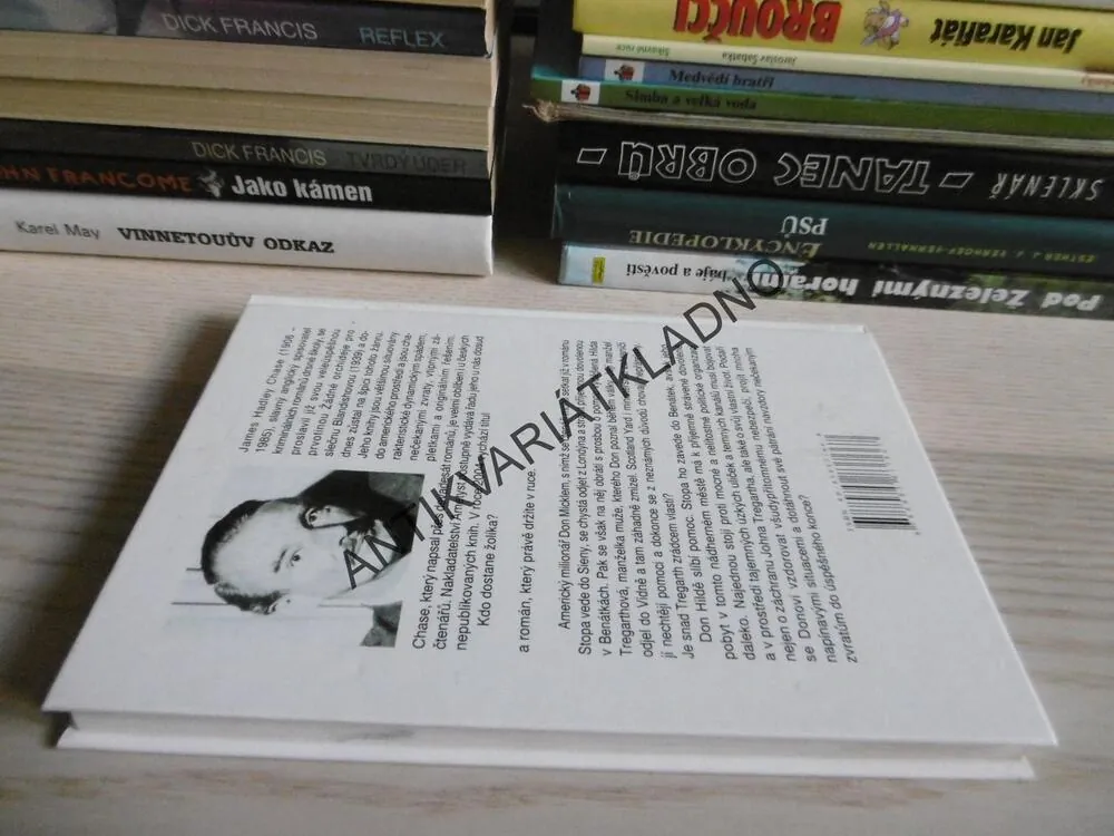 POSLÁNÍ V BENÁTKÁCH, JAMES HADLEY CHASE,**an