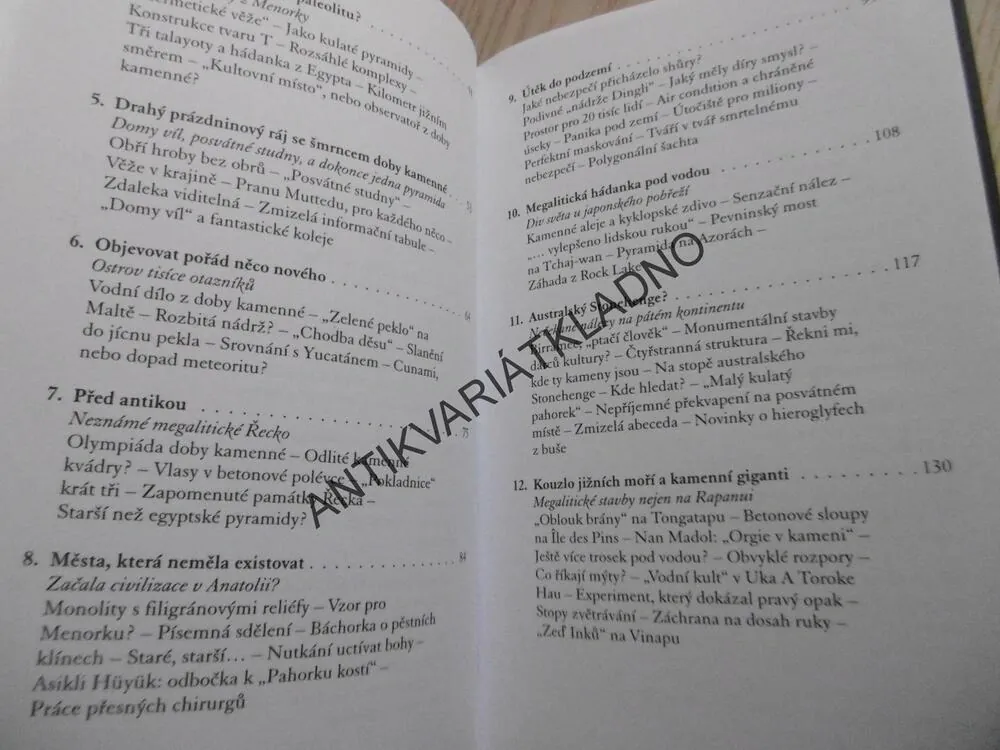 POSELSTVÍ MEGALITŮ, HARTWIG HAUSDORF, **an